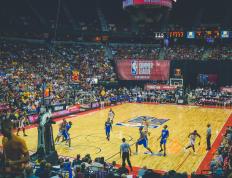 TheShy重返赛场，持续失利首场状态出色，曼联观众沸腾！比赛高潮迭起