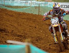 周末世乒赛前瞻：内马尔伤情更新，新疆男篮冲击连胜纪录的简单介绍